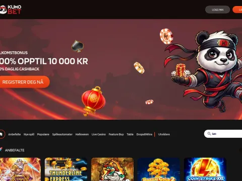 Forsiden hos Kumobet Casino med rødt banner der en ninjapanda holder sjetonger og terninger, og spillfliser under.