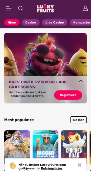 Forsiden til Luckyfruits Casino på mobil, med bannerfigurer av bringebær, banan og sitron i solbriller, registreringsknapp og spill som Gates of.
